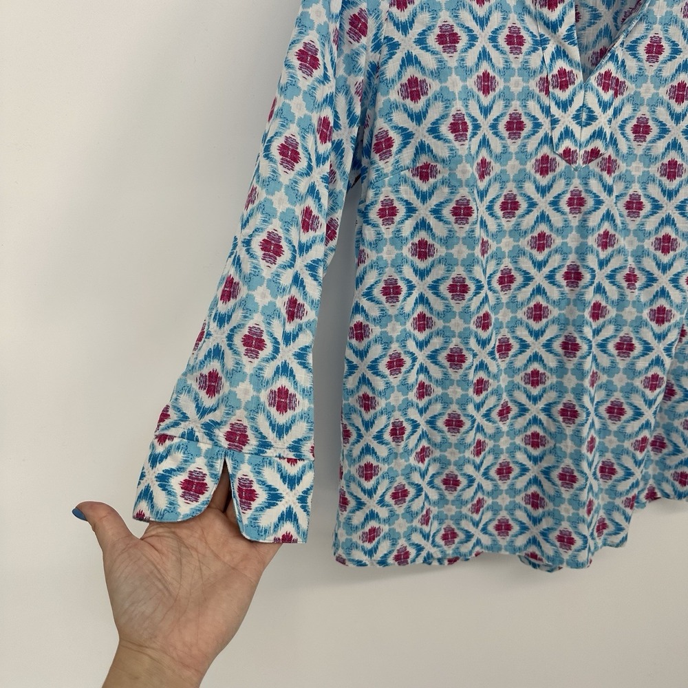 Foxcroft Sz 8 Blue Pink Ikat Blouse Wrinkle Free V Neck Tunic Top 3/4 Tulip Cuff - Picture 3 of 7